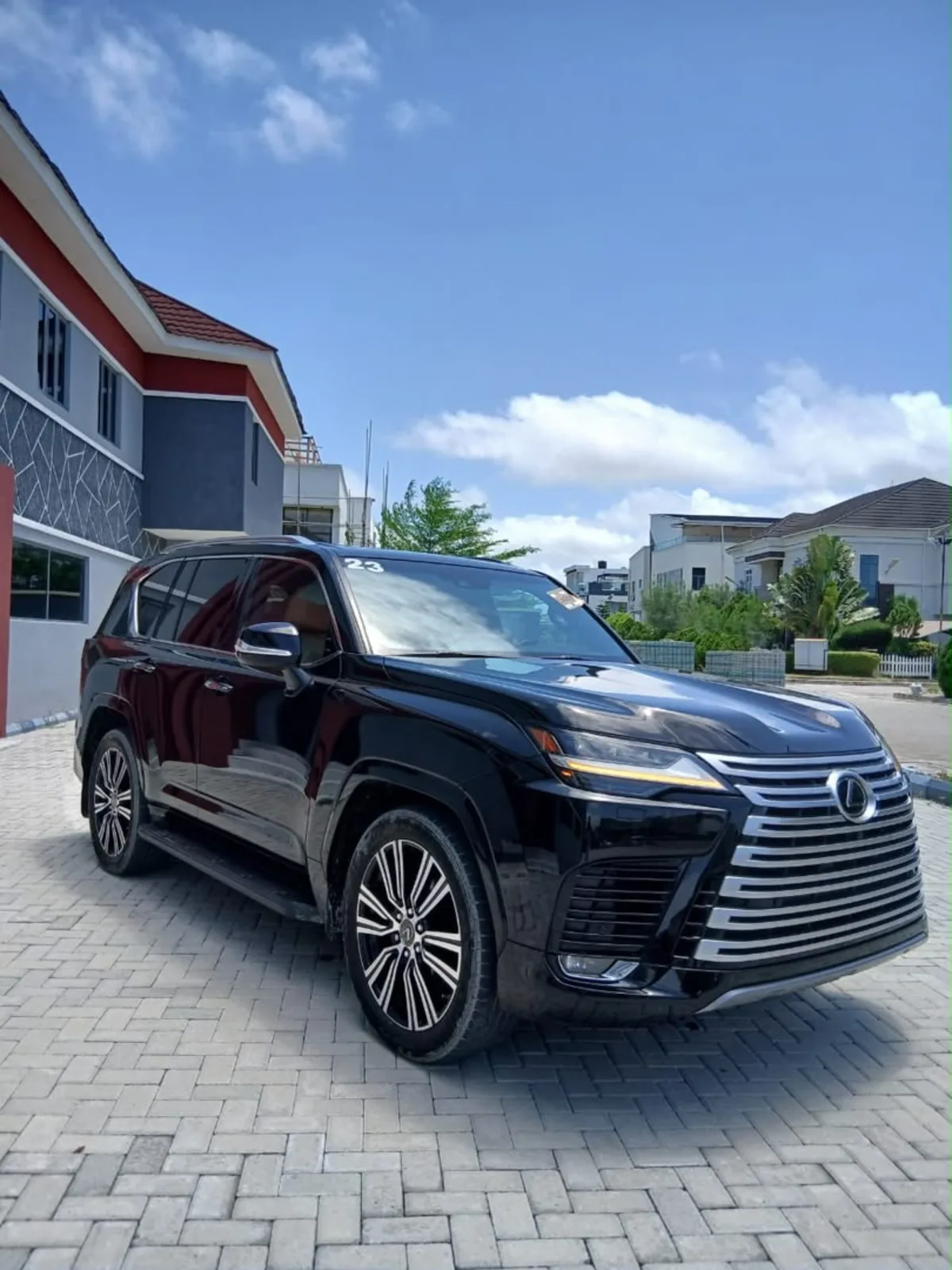 Lexus LX600