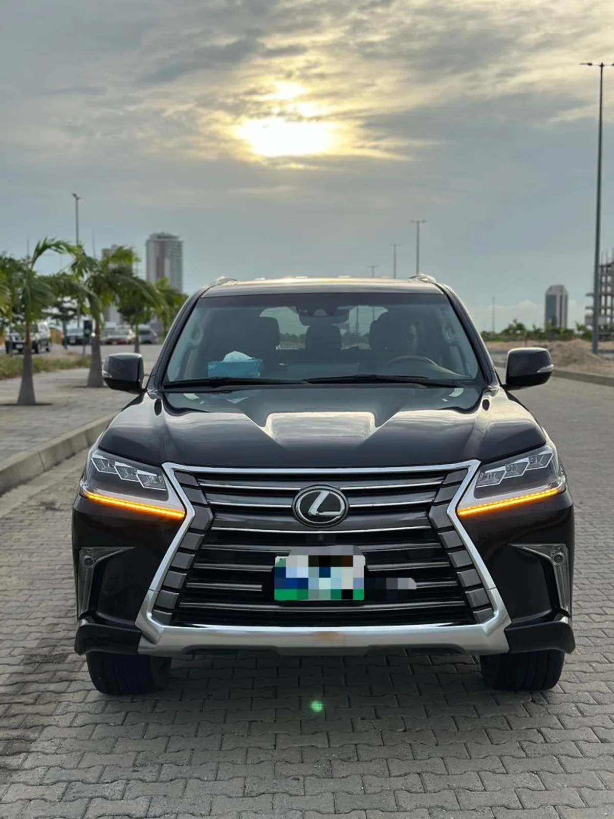 Lexus LX570